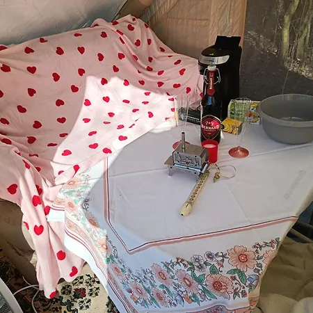 Praha Glamping Nucice 380 Campismo de Luxo